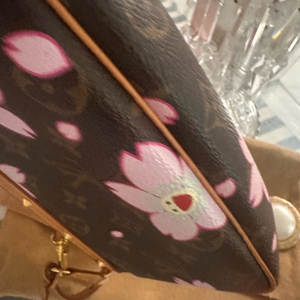 SALE🎄🎁Louis Vuitton🌸
Brown and Pink Monogram Cherry Blossom Coated Canvas, 2003 - Picture 3 of 11